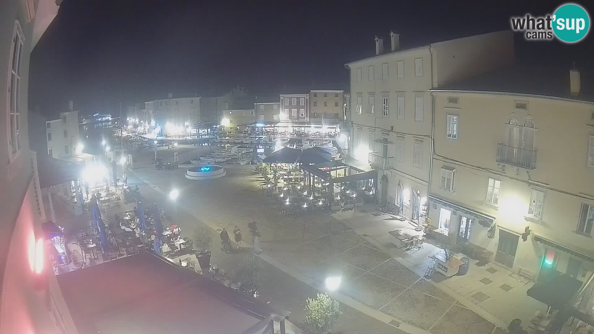 Kamera v ŽIVO Cres mesto – glavni trg in “mandrač” – otok Cres – Hrvaška