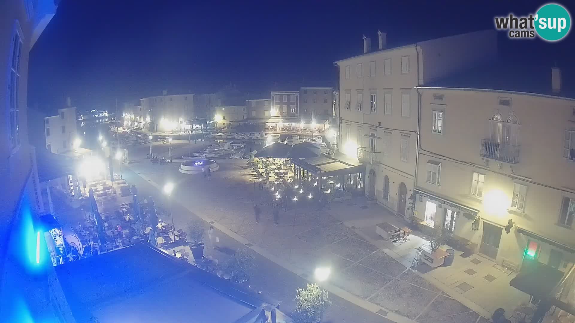 Kamera v ŽIVO Cres mesto – glavni trg in “mandrač” – otok Cres – Hrvaška