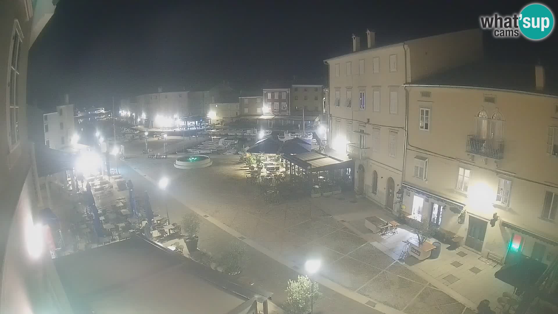 Cámara en vivo ciudad de Cres – plaza principal y “mandrač” – isla de Cres – Croacia