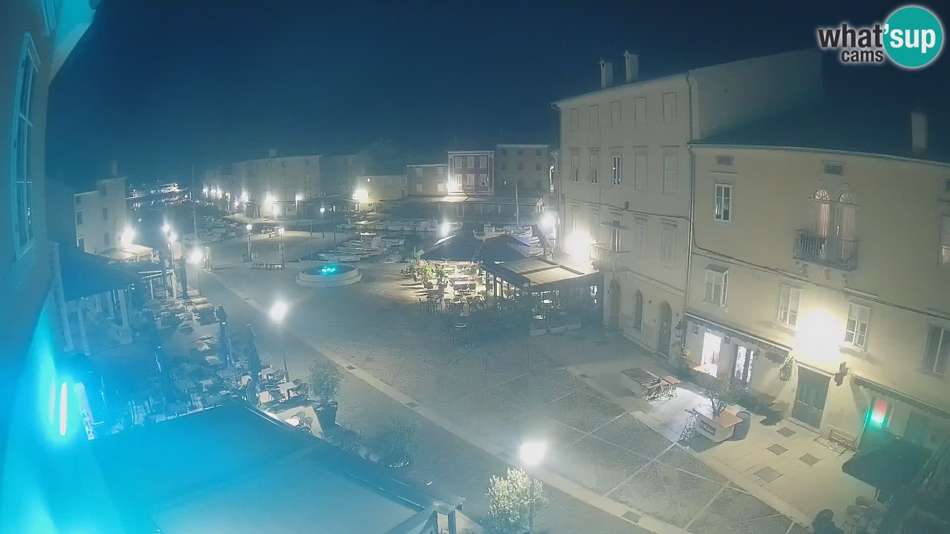 Cámara en vivo ciudad de Cres – plaza principal y “mandrač” – isla de Cres – Croacia