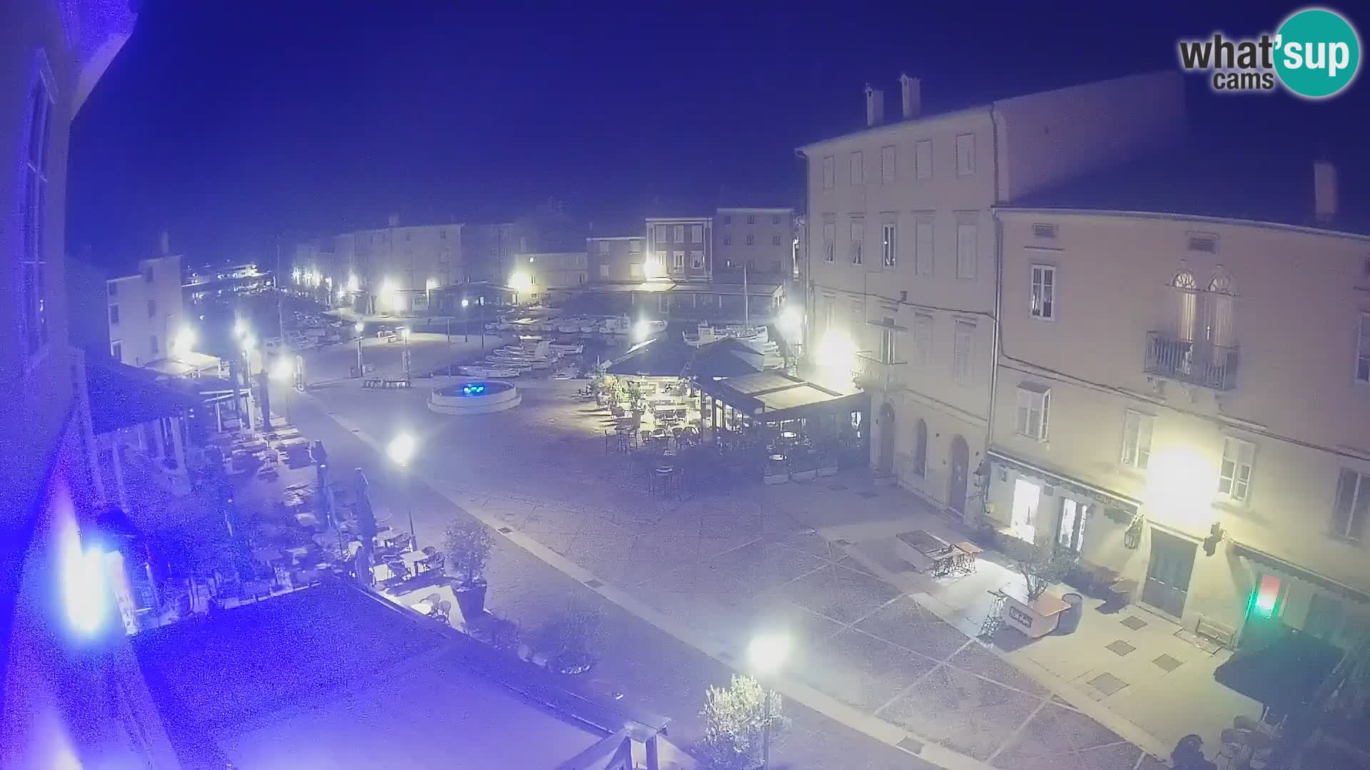 Kamera v ŽIVO Cres mesto – glavni trg in “mandrač” – otok Cres – Hrvaška