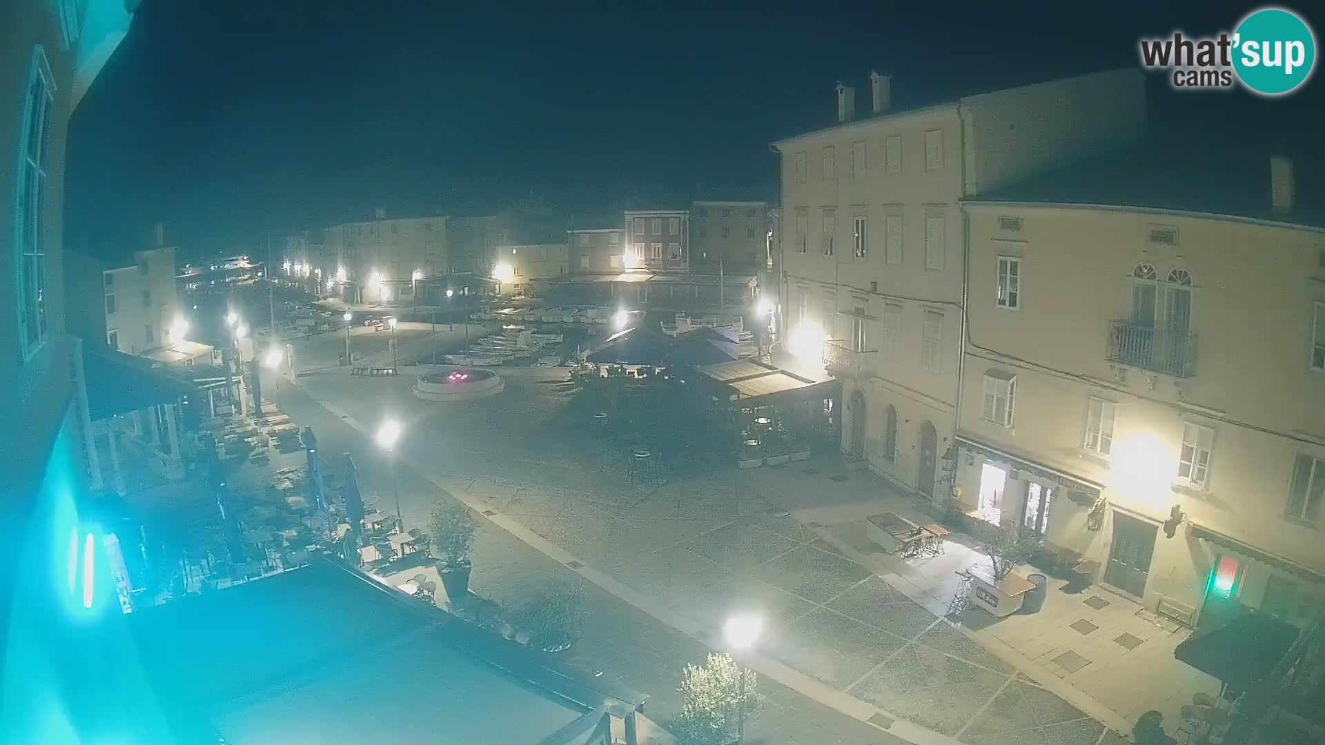 Kamera v ŽIVO Cres mesto – glavni trg in “mandrač” – otok Cres – Hrvaška