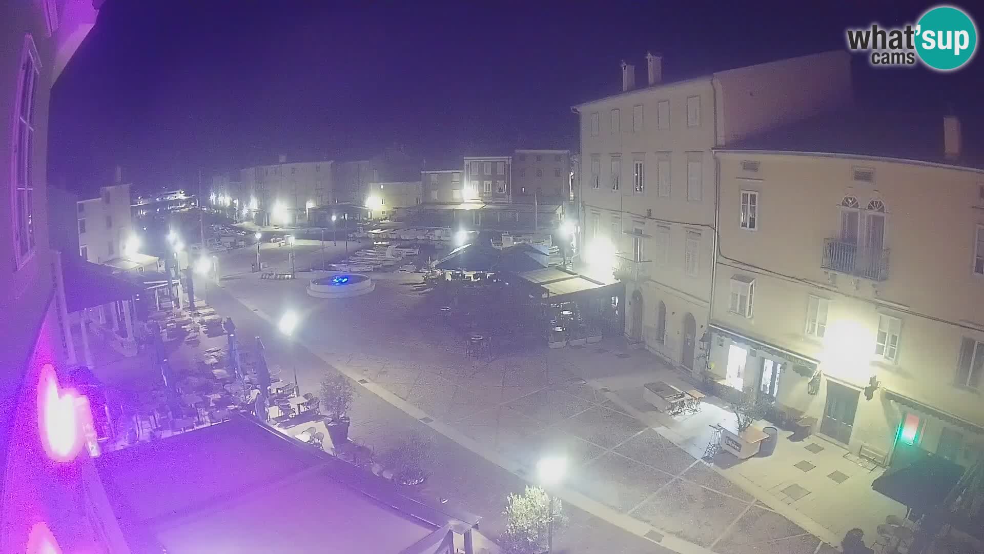 Kamera v ŽIVO Cres mesto – glavni trg in “mandrač” – otok Cres – Hrvaška