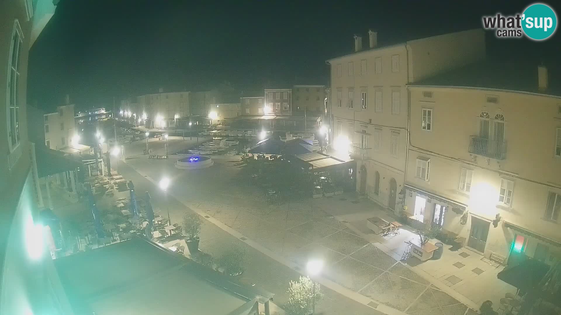 Cámara en vivo ciudad de Cres – plaza principal y “mandrač” – isla de Cres – Croacia