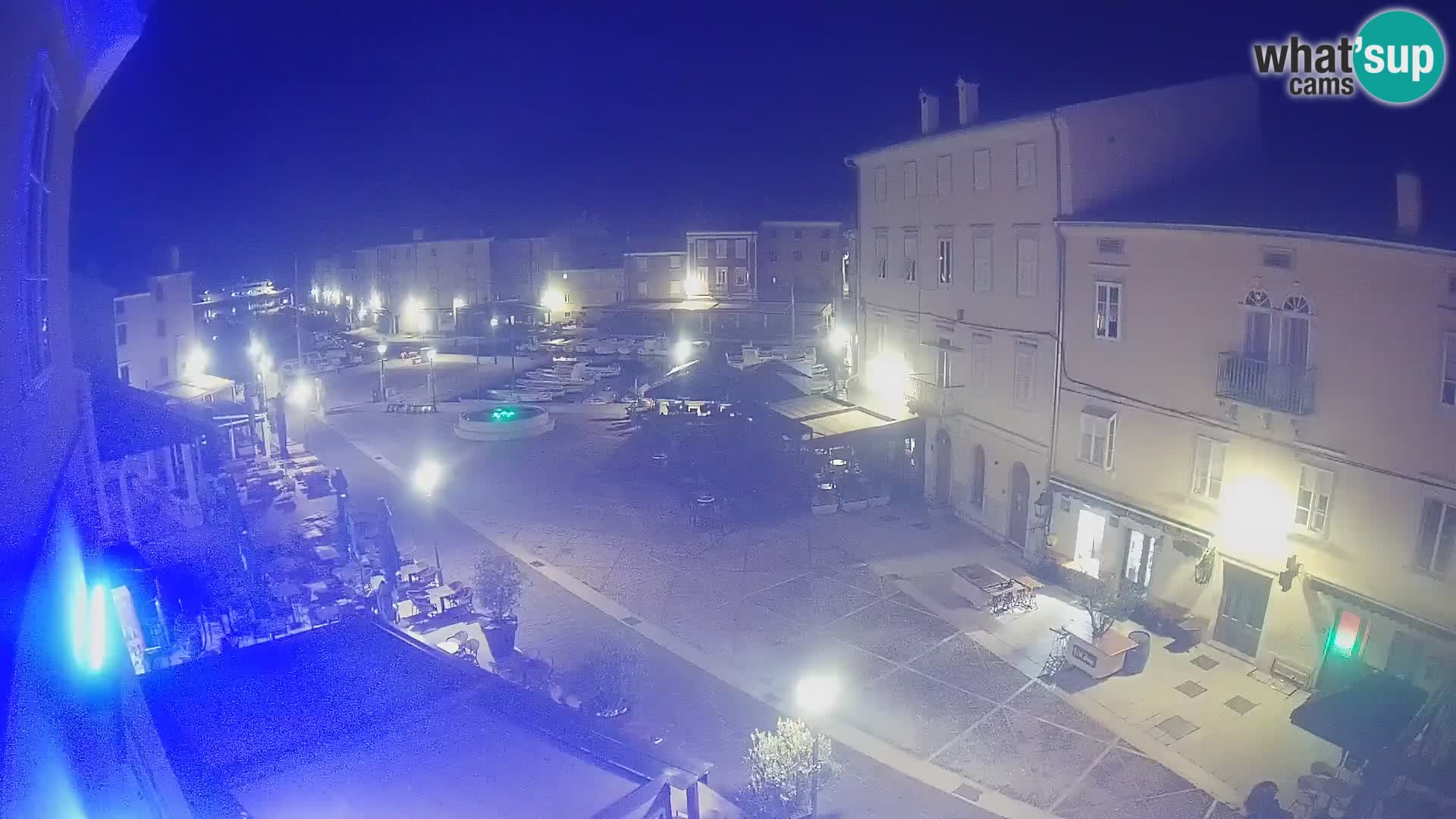 LIVE cam Cres city – place principale et “mandrač” – île de Cres – Croatie