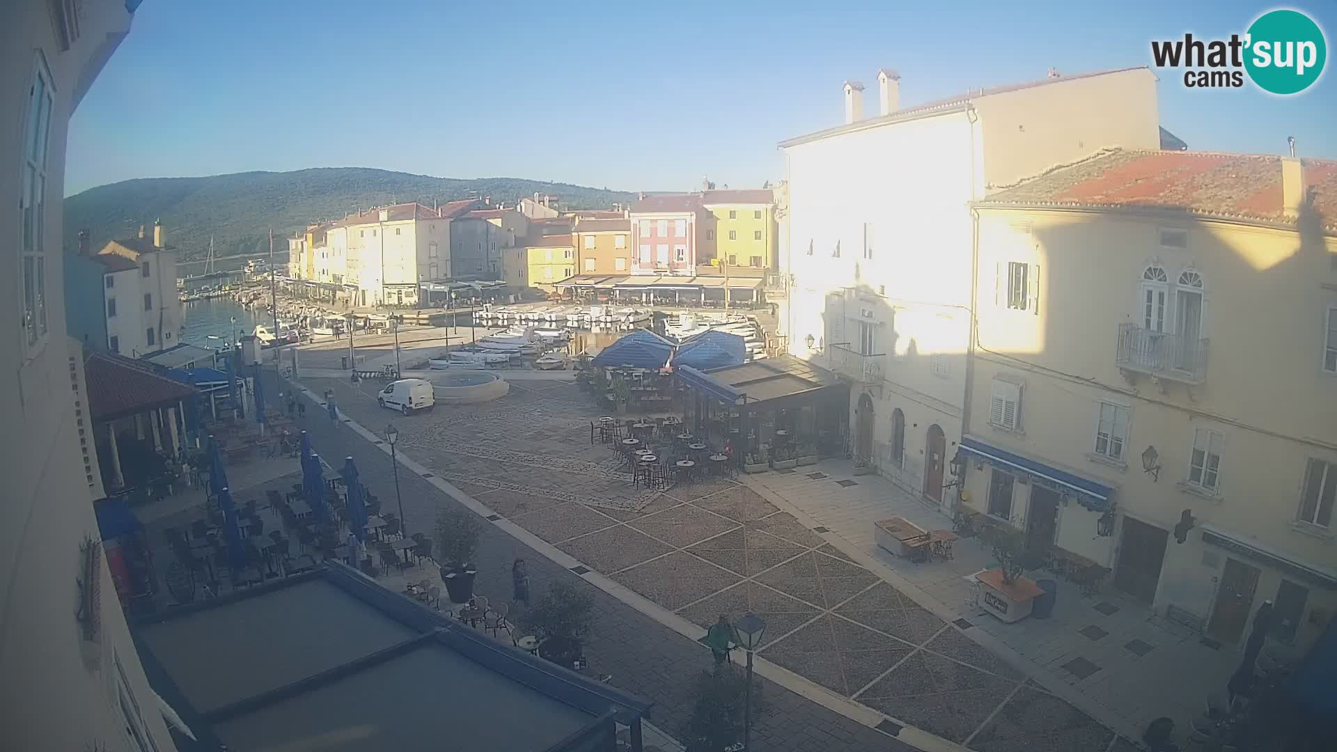LIVE cam Cres city – place principale et “mandrač” – île de Cres – Croatie