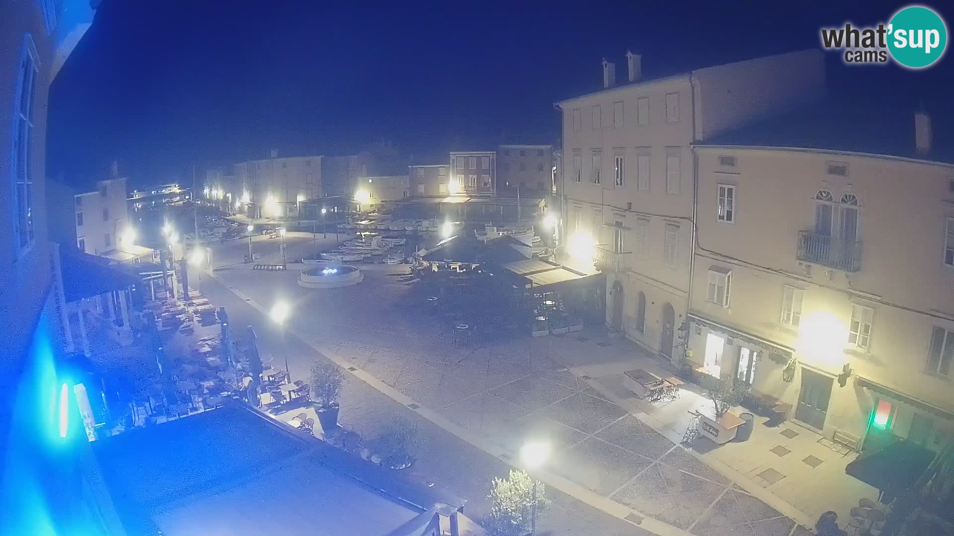Kamera v ŽIVO Cres mesto – glavni trg in “mandrač” – otok Cres – Hrvaška