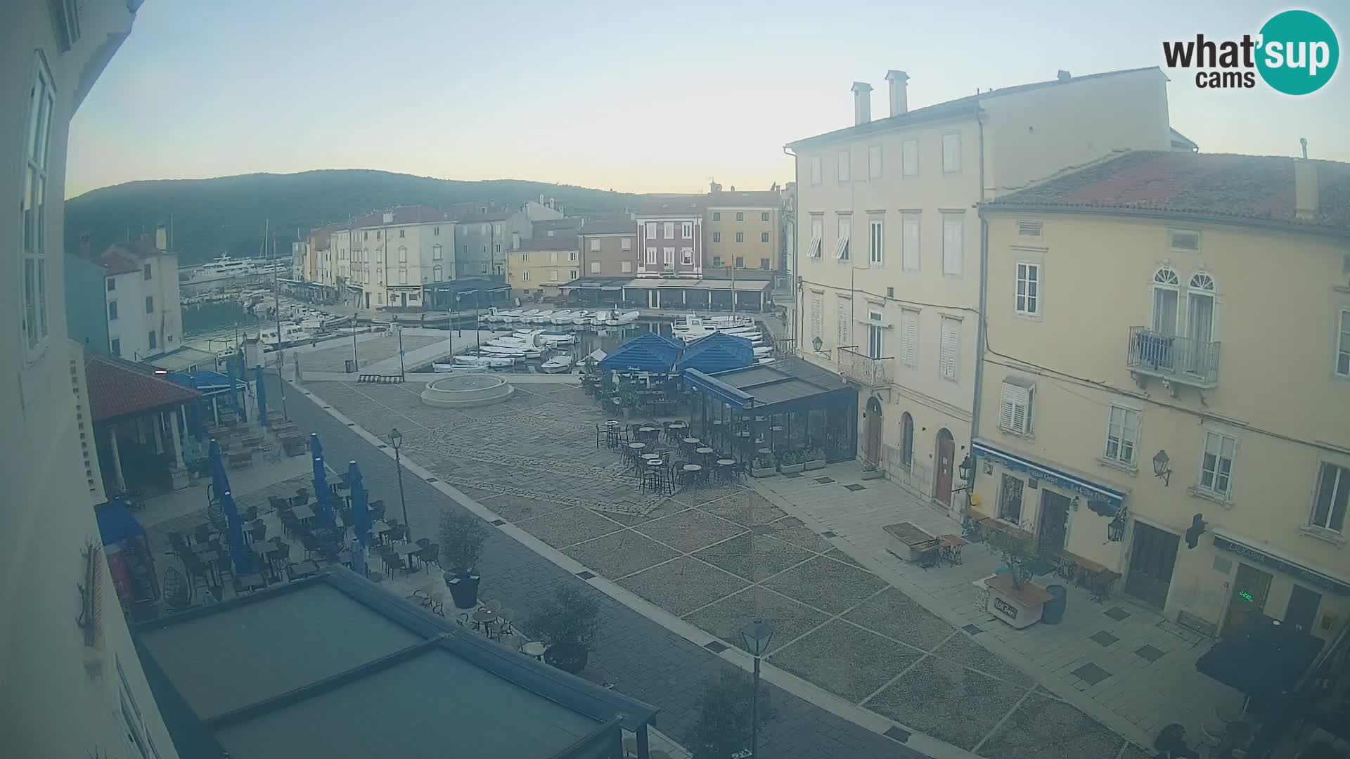 LIVE cam Cres Stadt – Hauptplatz und “mandrač” – Cres Insel – Kroatien