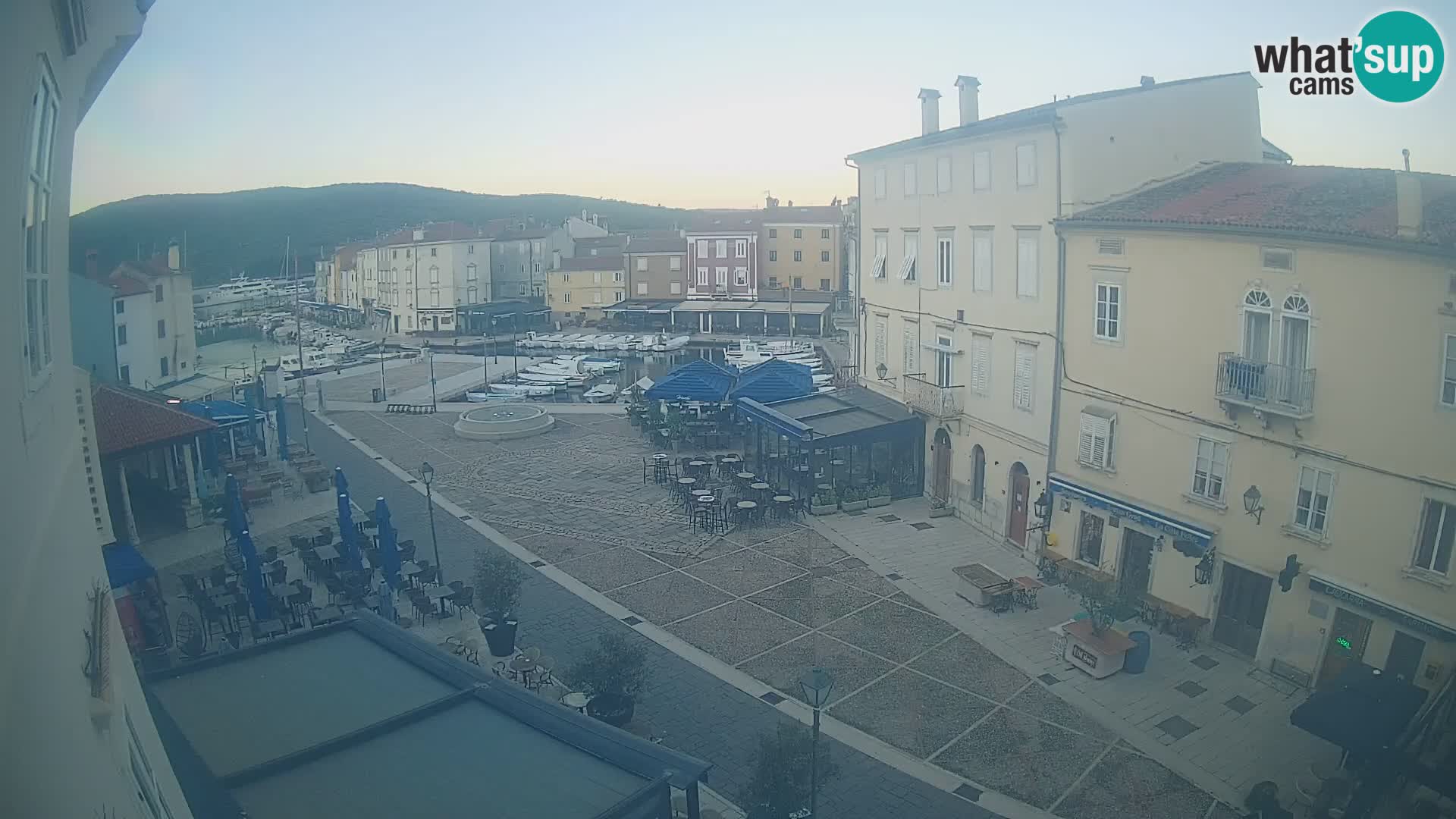 LIVE cam Cres città – piazza principale e “mandrač” – isola di Cherso – Croazia