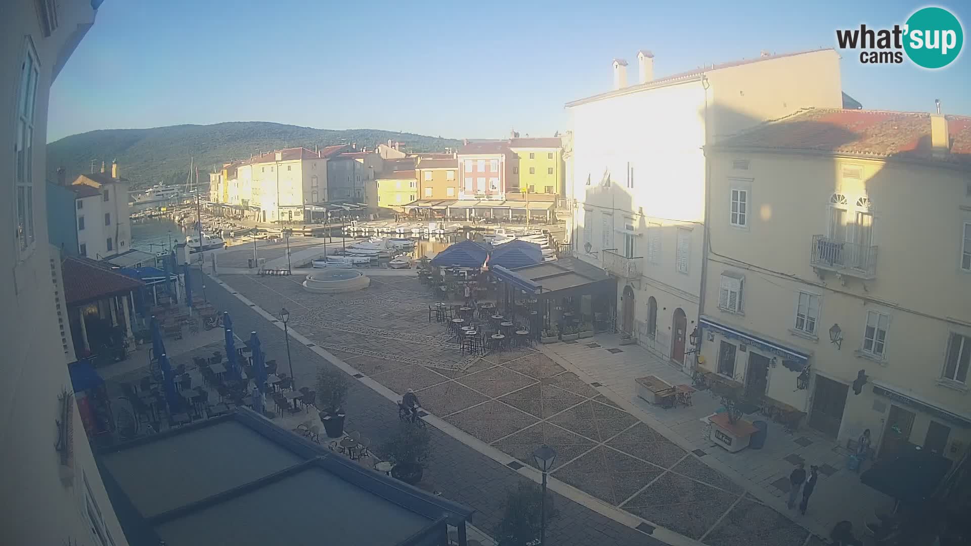Cámara en vivo ciudad de Cres – plaza principal y “mandrač” – isla de Cres – Croacia