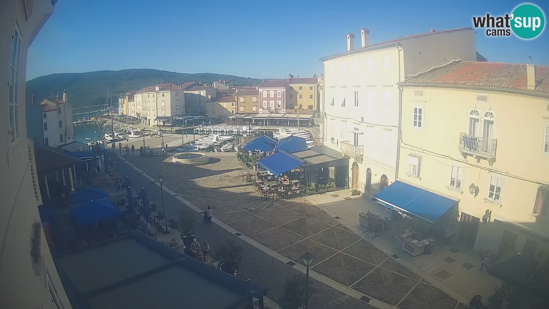 LIVE cam Cres city – place principale et “mandrač” – île de Cres – Croatie