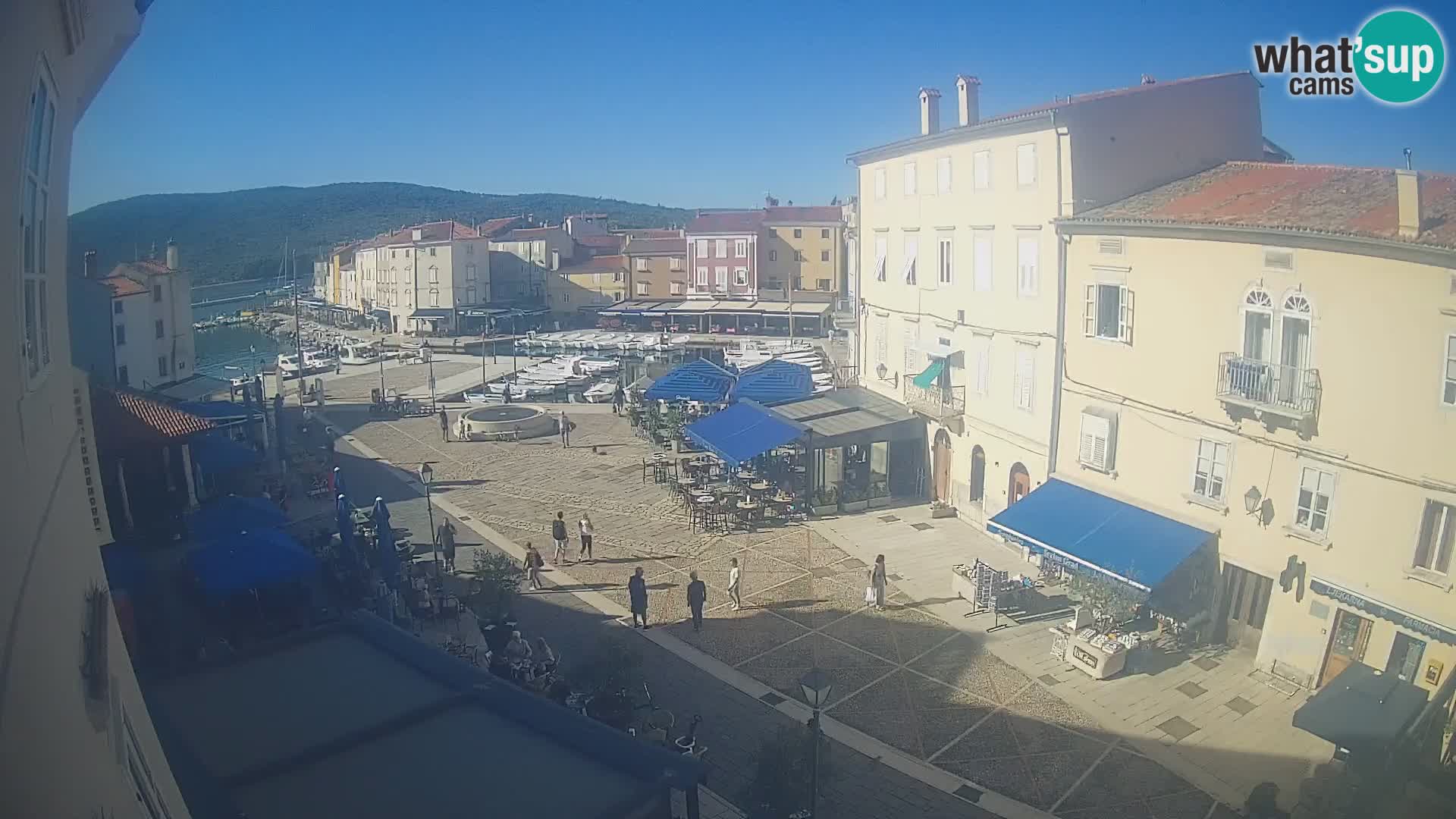 Cámara en vivo ciudad de Cres – plaza principal y “mandrač” – isla de Cres – Croacia