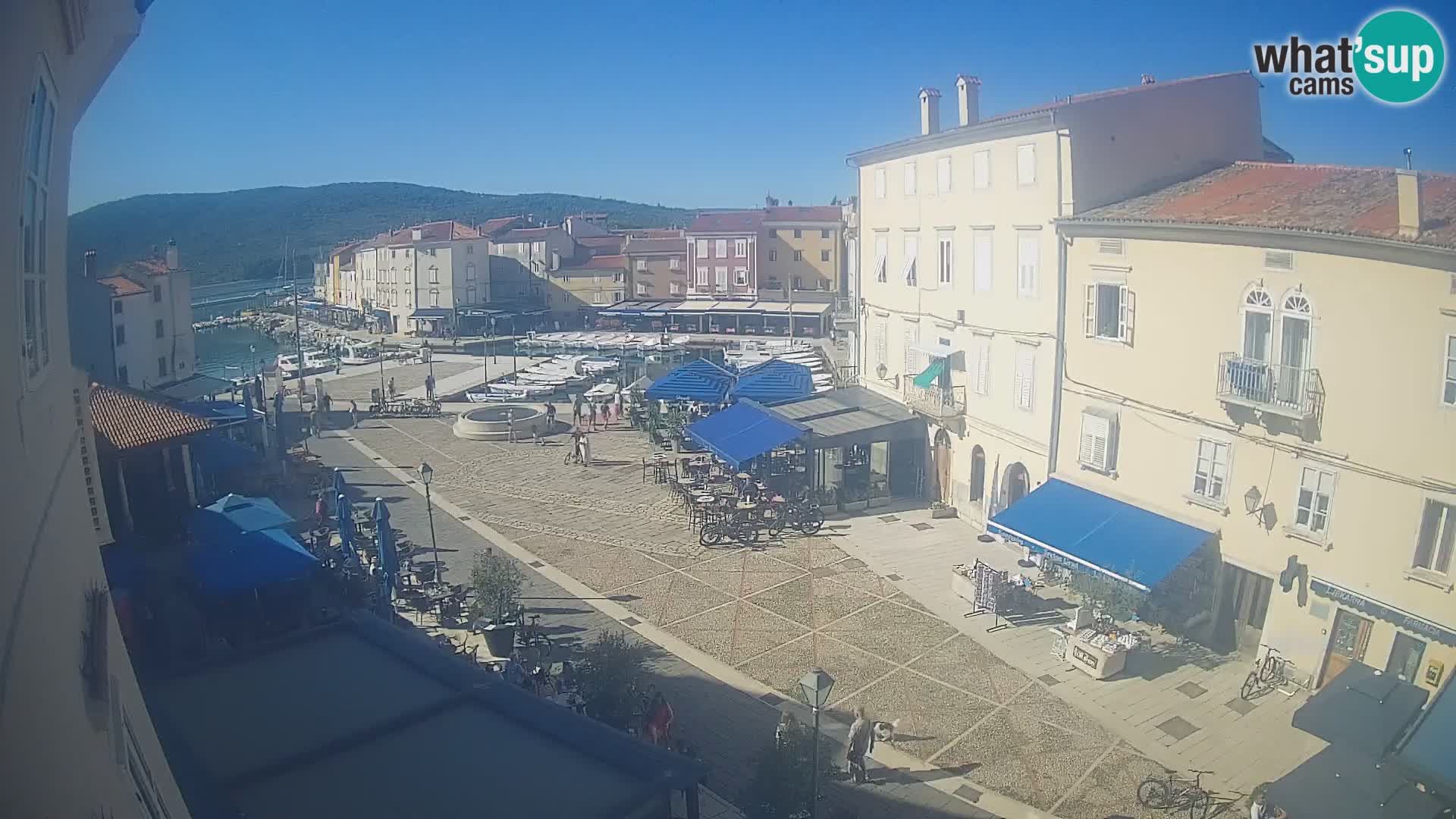 Kamera v ŽIVO Cres mesto – glavni trg in “mandrač” – otok Cres – Hrvaška