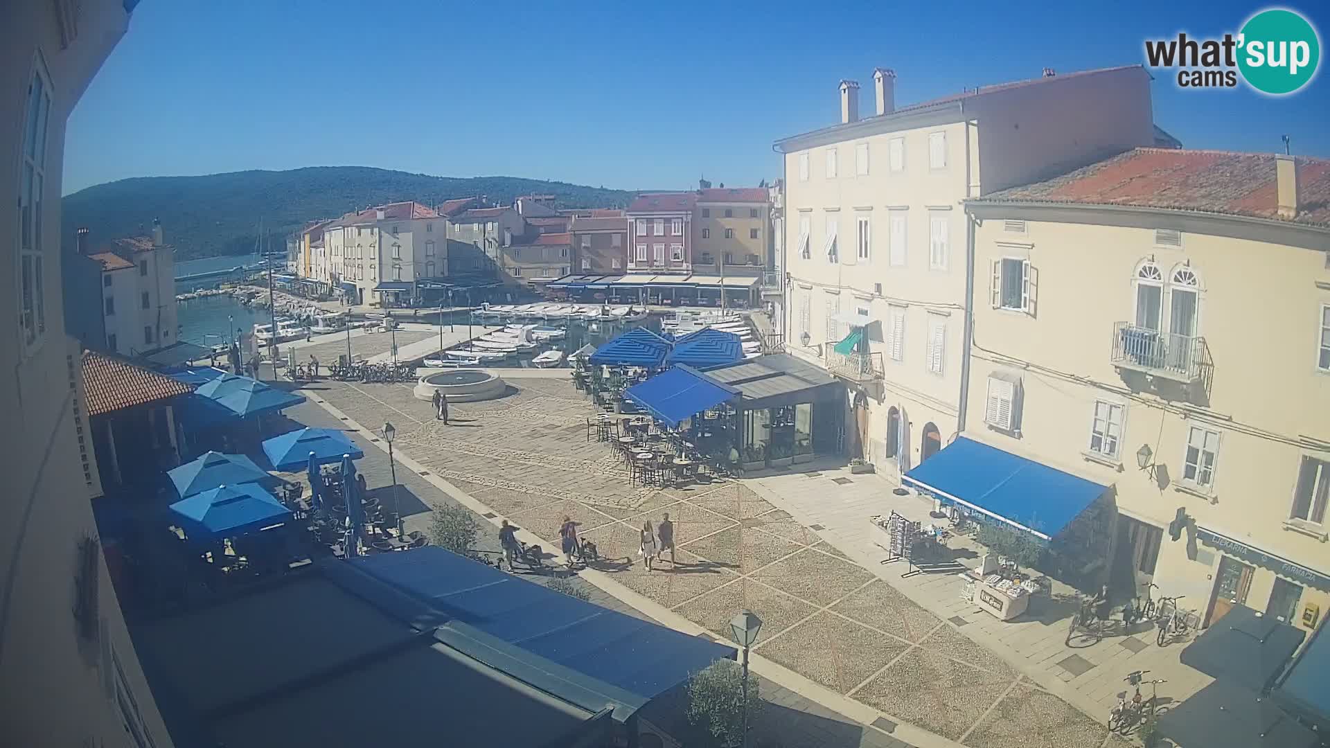 Kamera v ŽIVO Cres mesto – glavni trg in “mandrač” – otok Cres – Hrvaška