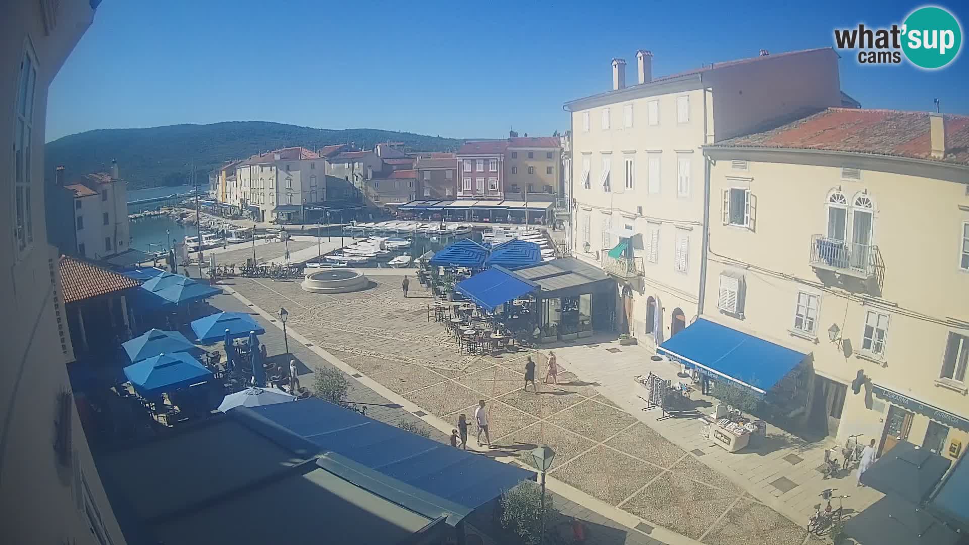 Cámara en vivo ciudad de Cres – plaza principal y “mandrač” – isla de Cres – Croacia