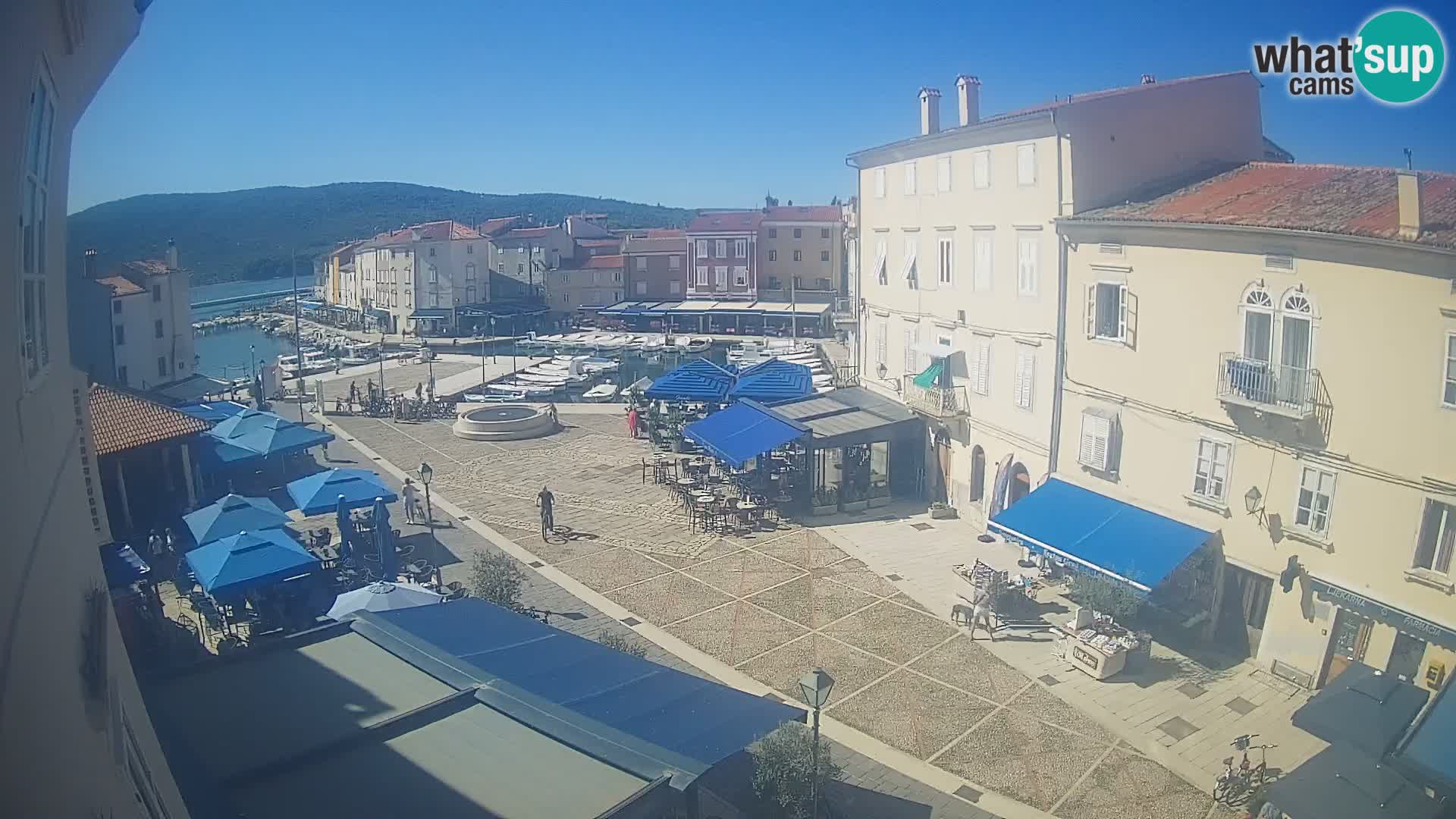 Cámara en vivo ciudad de Cres – plaza principal y “mandrač” – isla de Cres – Croacia