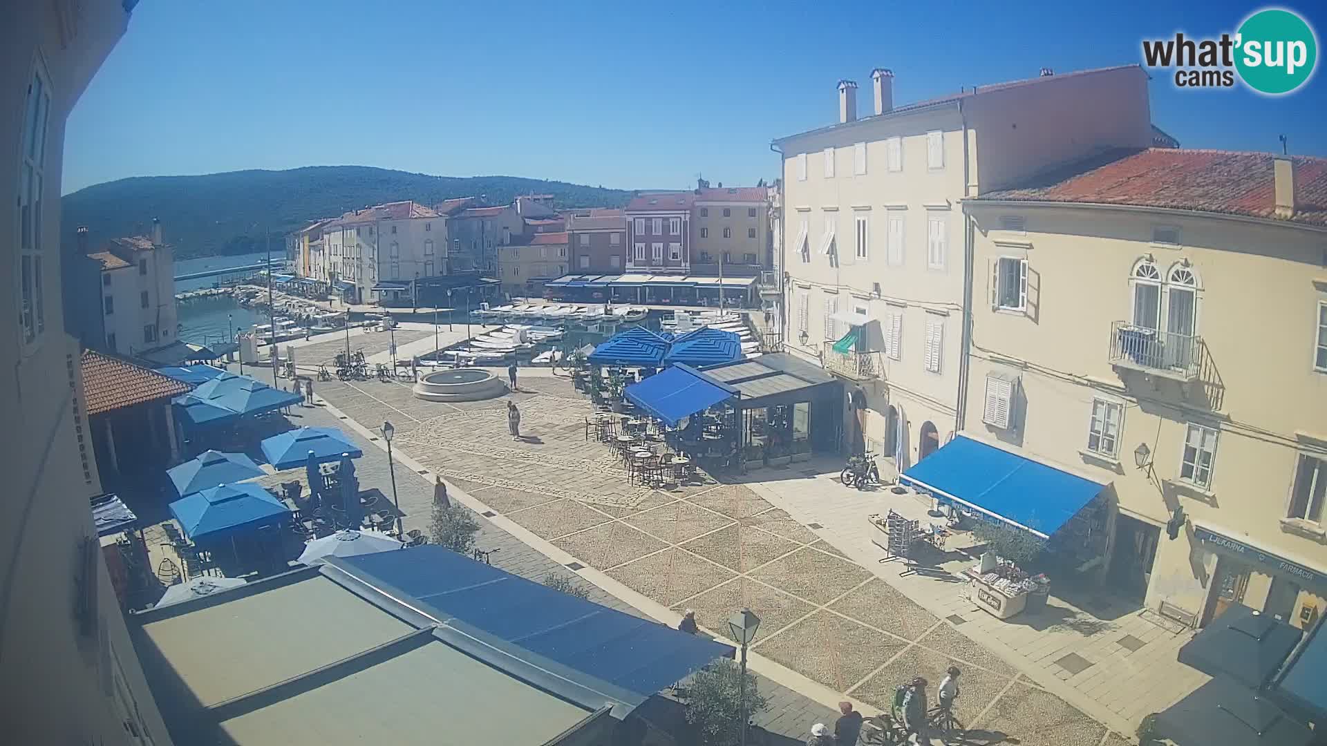 Kamera v ŽIVO Cres mesto – glavni trg in “mandrač” – otok Cres – Hrvaška