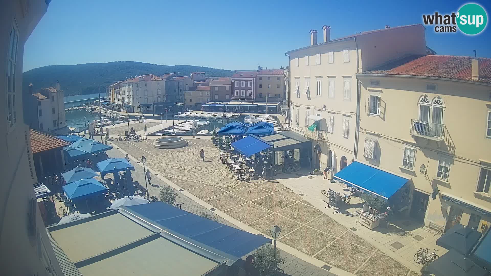 V ŽIVO spletna kamera Cres mesto – glavni trg in “mandrač” – otok Cres – Hrvaška