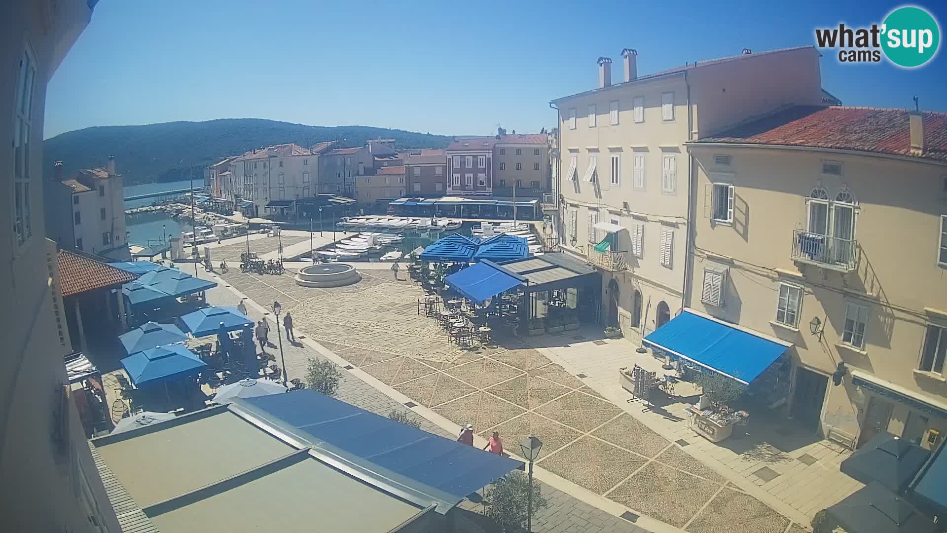 Kamera v ŽIVO Cres mesto – glavni trg in “mandrač” – otok Cres – Hrvaška