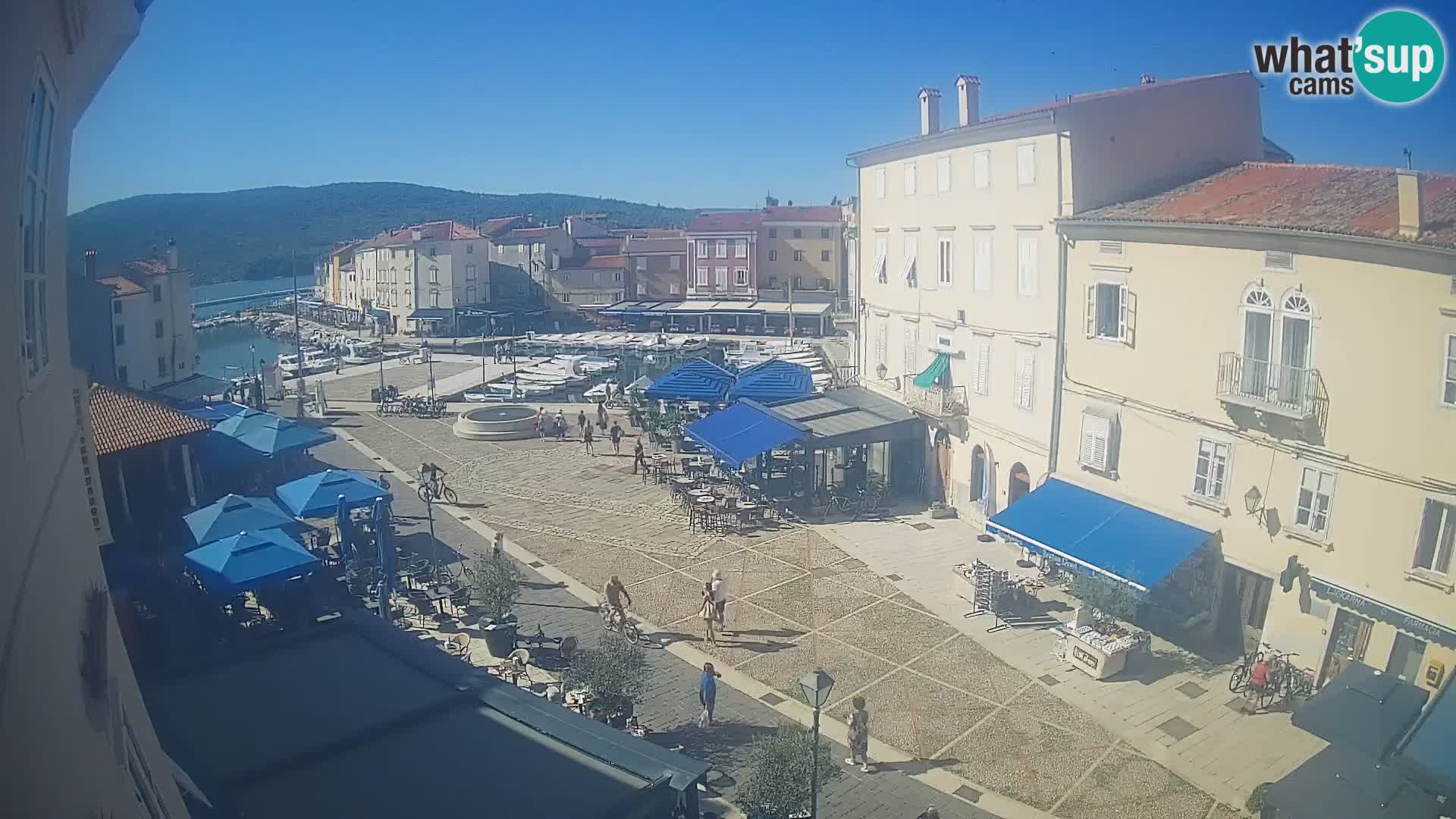 LIVE cam Cres city – place principale et “mandrač” – île de Cres – Croatie