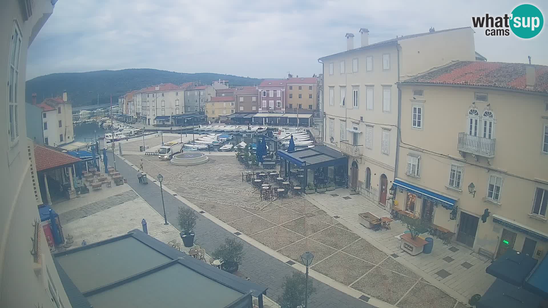 LIVE cam Cres città – piazza principale e “mandrač” – isola di Cherso – Croazia