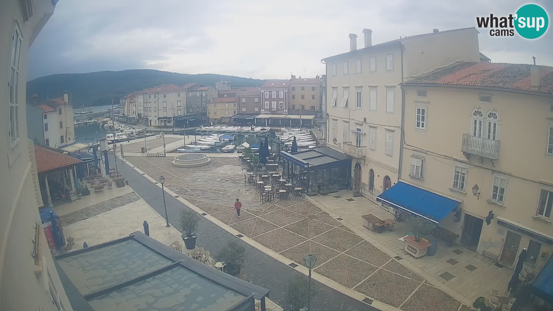 Kamera v ŽIVO Cres mesto – glavni trg in “mandrač” – otok Cres – Hrvaška