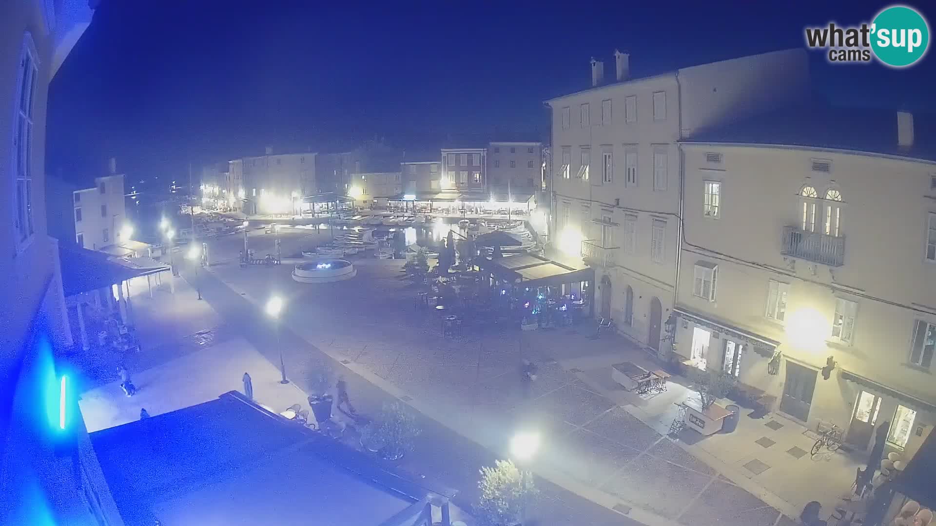 Cámara en vivo ciudad de Cres – plaza principal y “mandrač” – isla de Cres – Croacia