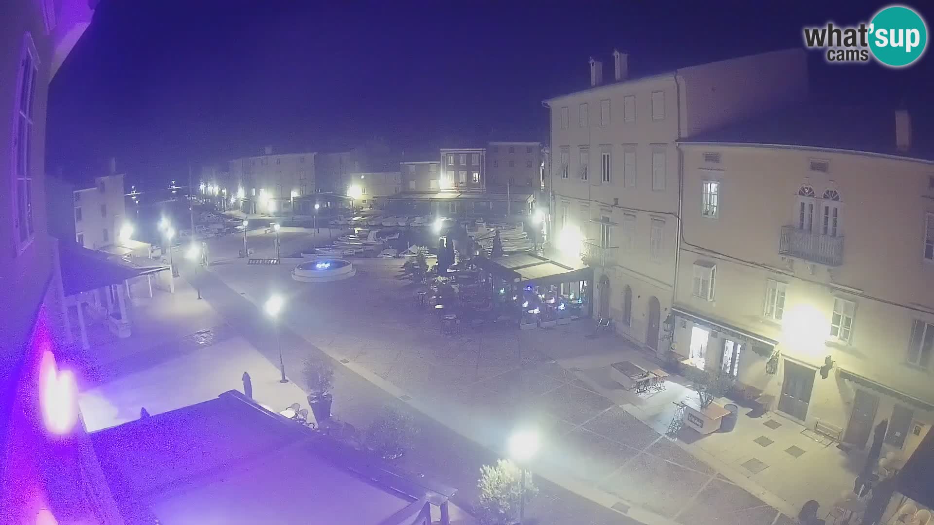 Kamera v ŽIVO Cres mesto – glavni trg in “mandrač” – otok Cres – Hrvaška