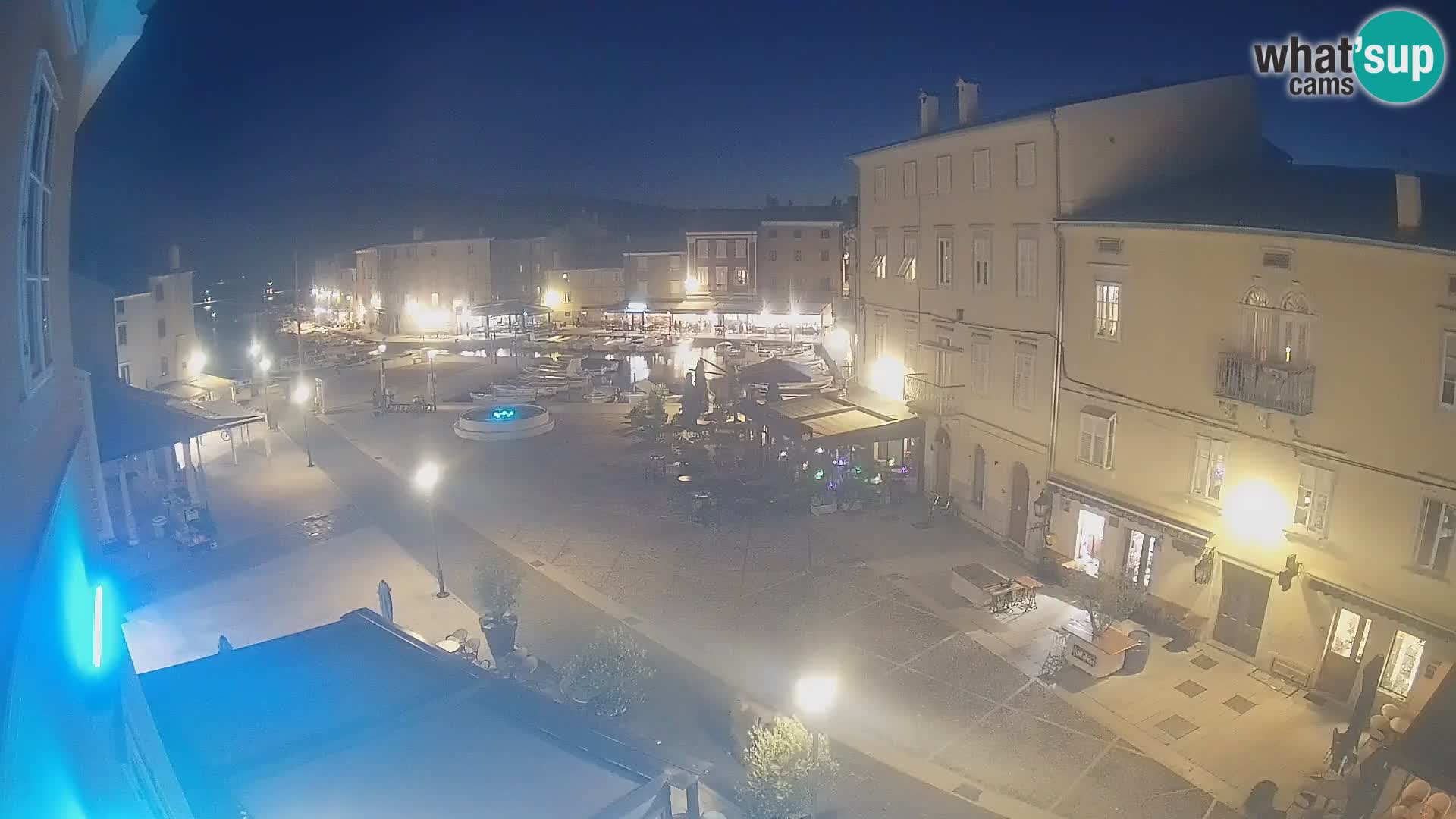 LIVE cam Cres city – place principale et “mandrač” – île de Cres – Croatie