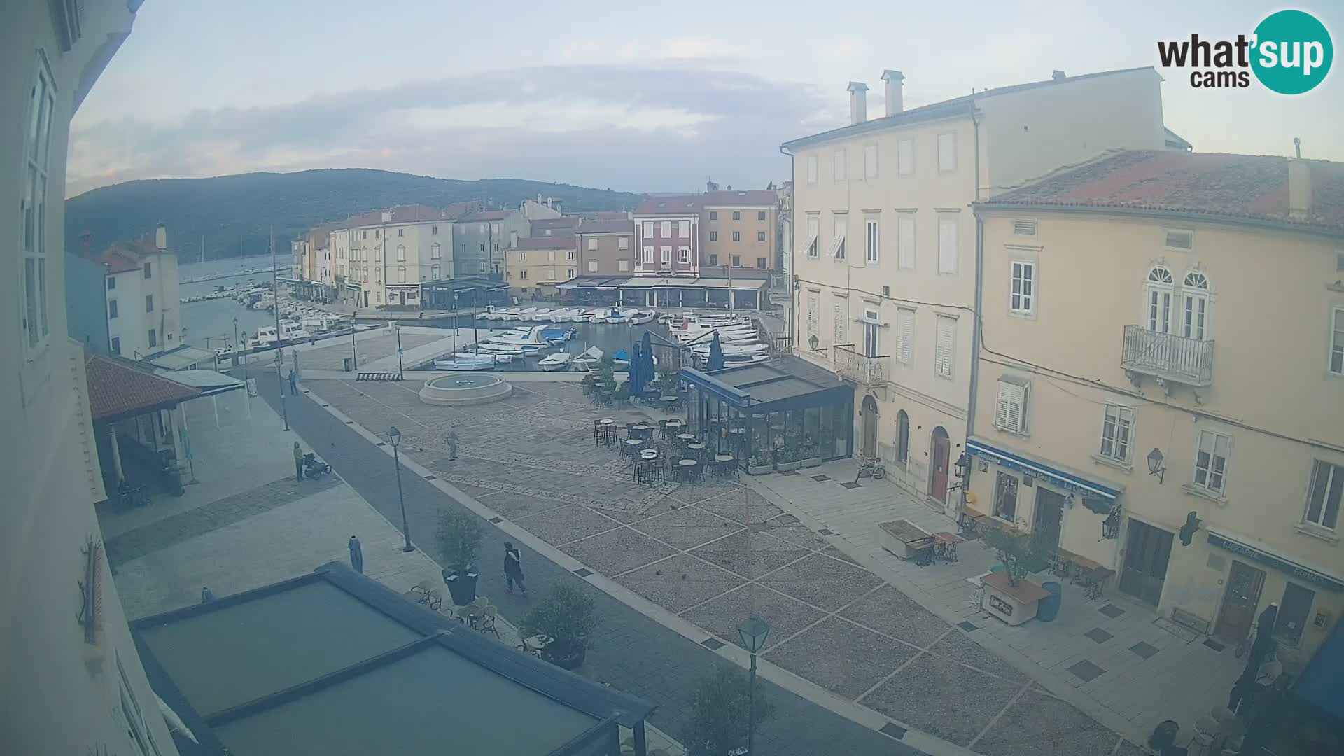 LIVE cam Cres città – piazza principale e “mandrač” – isola di Cherso – Croazia