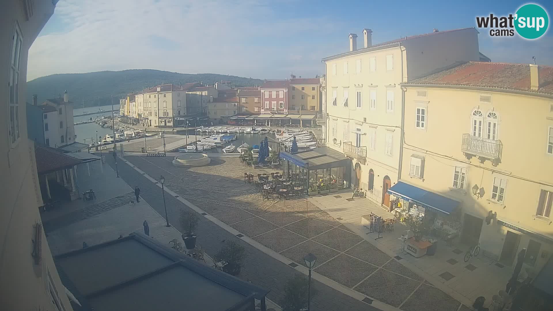 LIVE cam Cres city – place principale et “mandrač” – île de Cres – Croatie