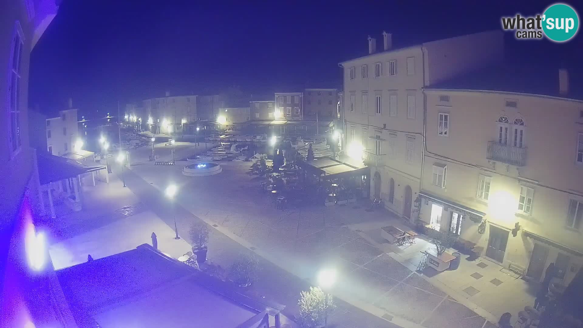 Cámara en vivo ciudad de Cres – plaza principal y “mandrač” – isla de Cres – Croacia