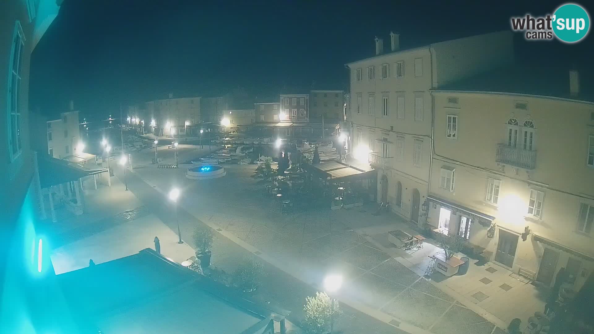 LIVE cam Cres city – place principale et “mandrač” – île de Cres – Croatie