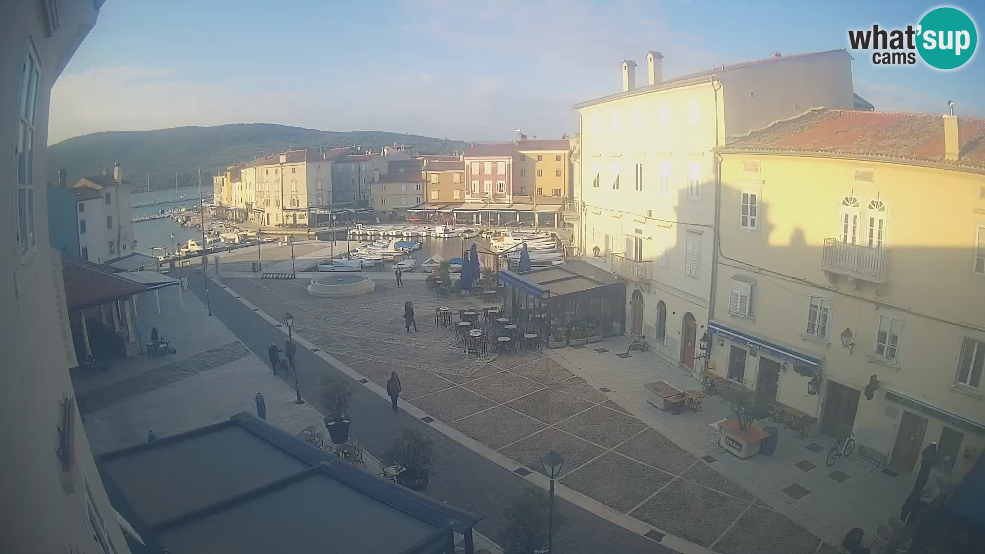 LIVE cam Cres Stadt – Hauptplatz und “mandrač” – Cres Insel – Kroatien