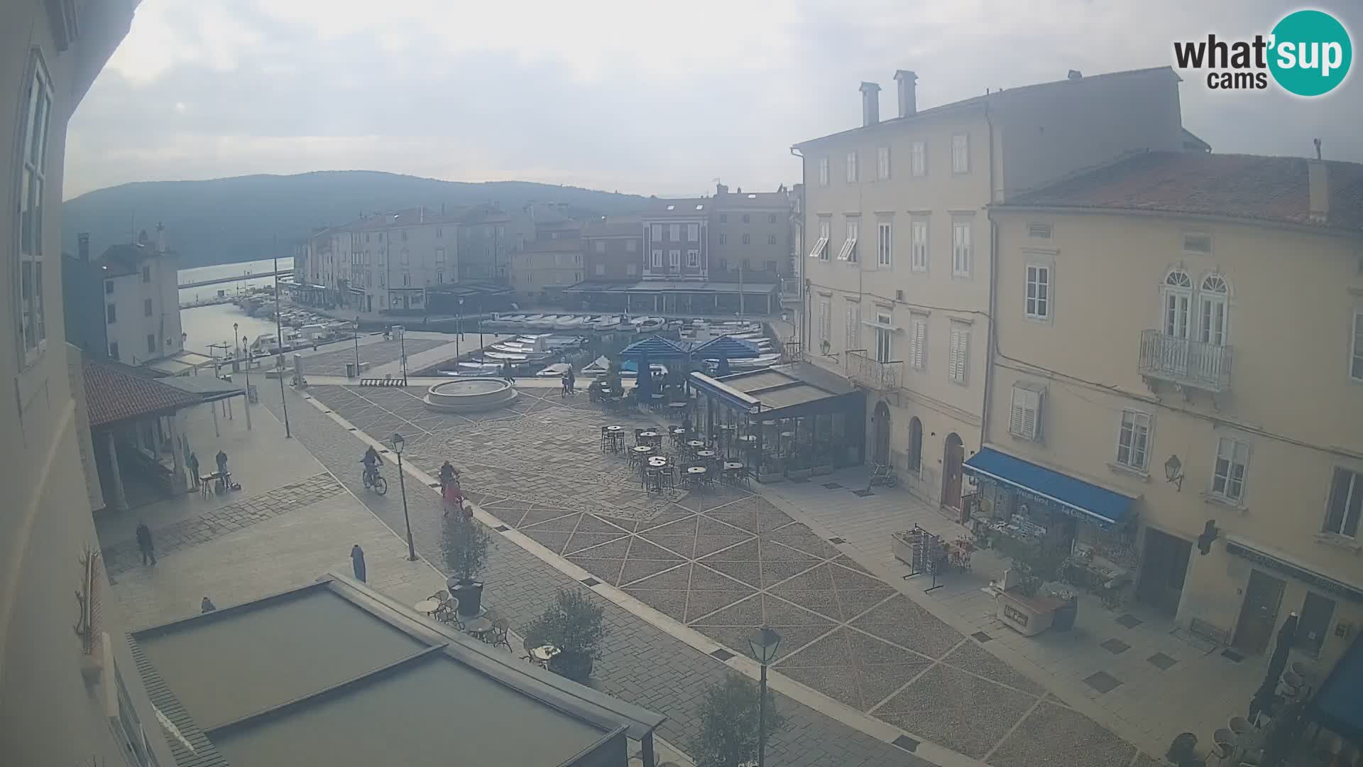 LIVE cam Cres città – piazza principale e “mandrač” – isola di Cherso – Croazia