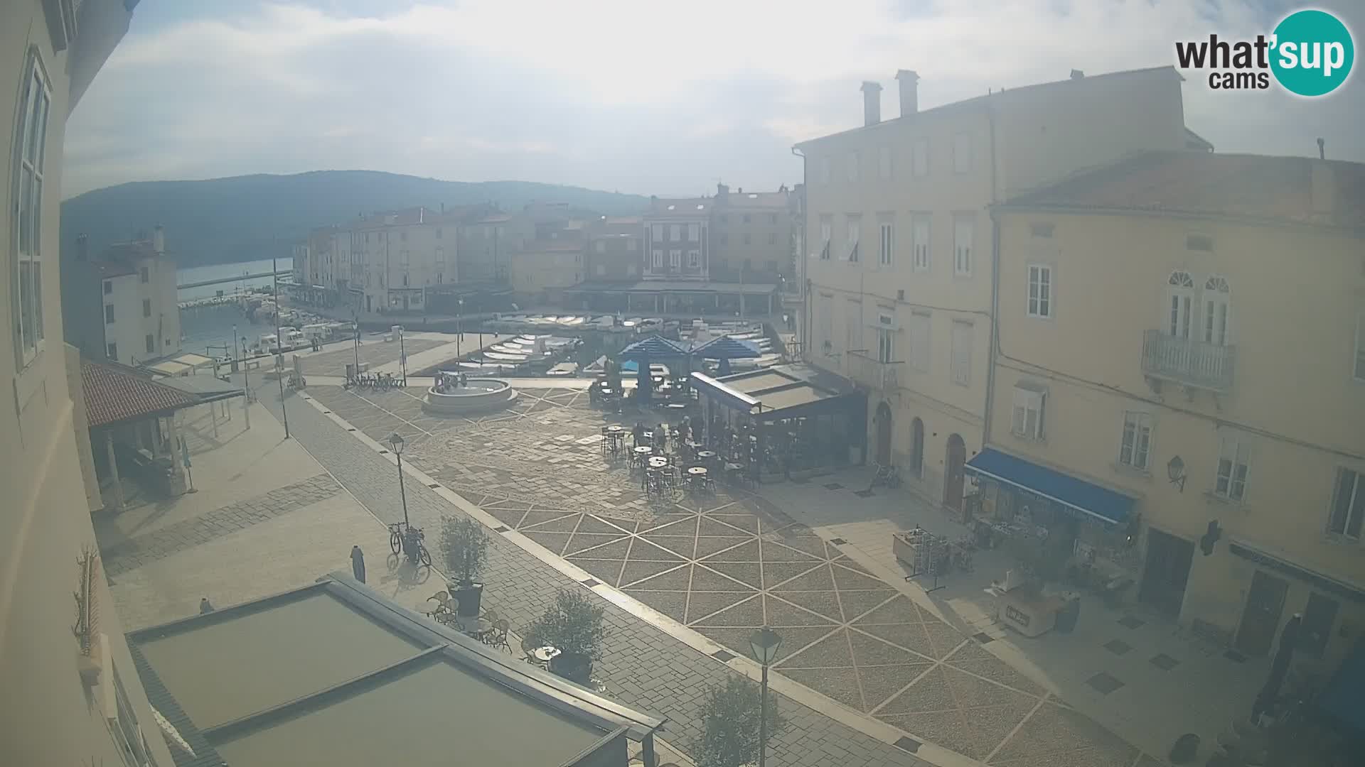 LIVE cam Cres Stadt – Hauptplatz und “mandrač” – Cres Insel – Kroatien