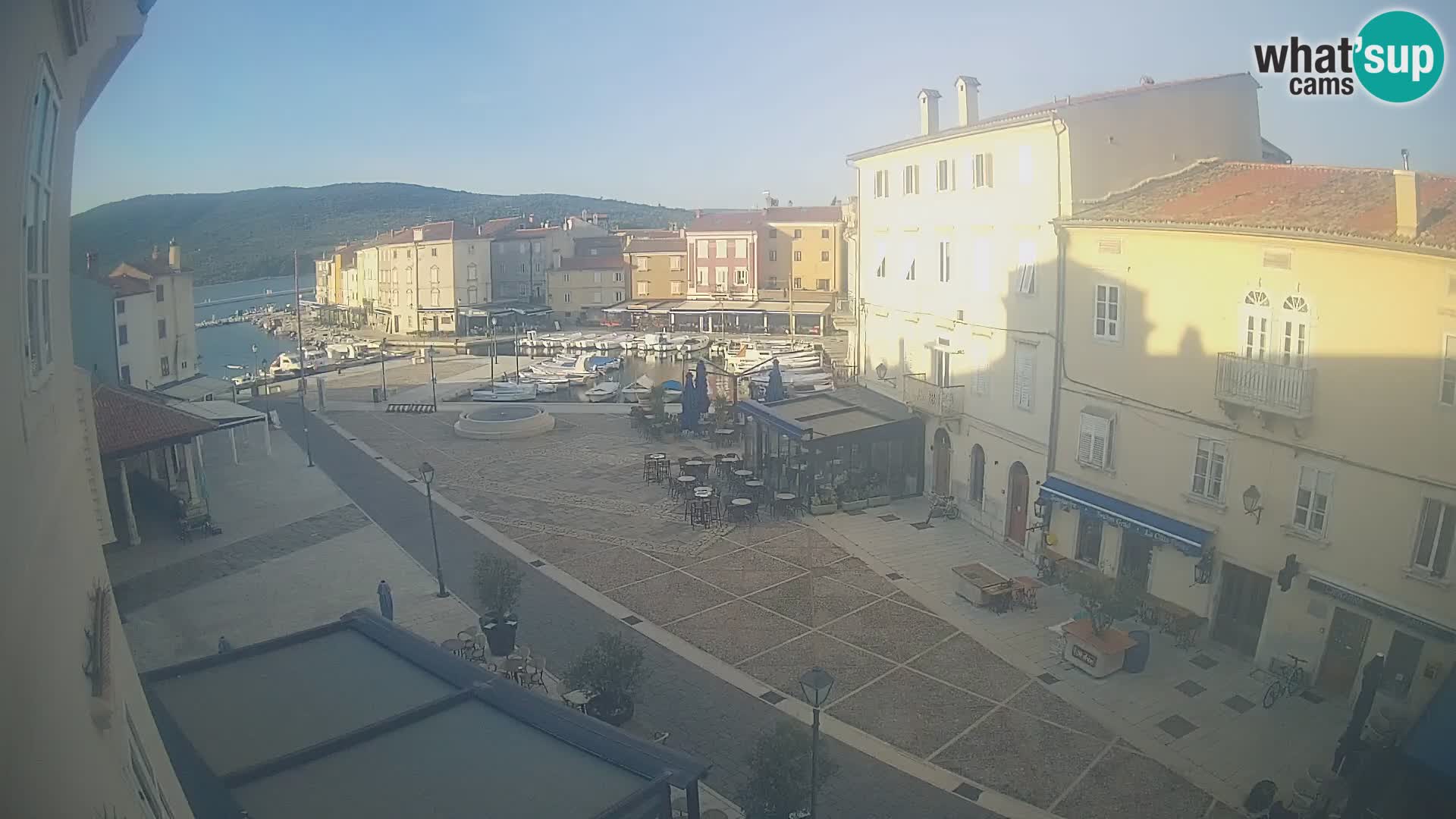 Cámara en vivo ciudad de Cres – plaza principal y “mandrač” – isla de Cres – Croacia