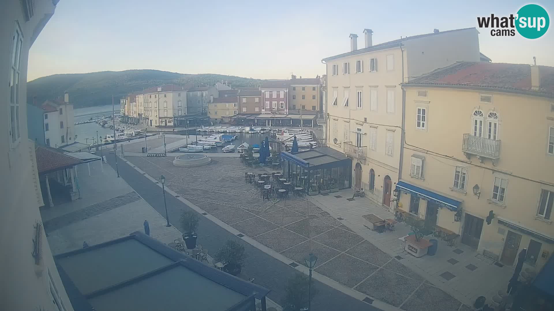 LIVE cam Cres Stadt – Hauptplatz und “mandrač” – Cres Insel – Kroatien