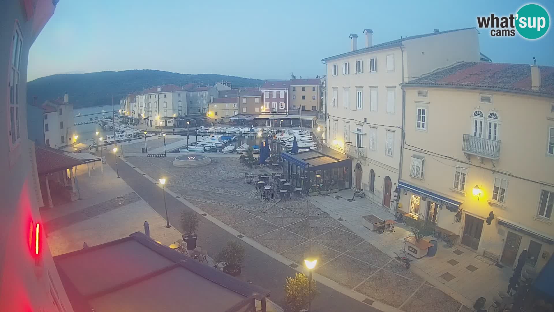 LIVE cam Cres città – piazza principale e “mandrač” – isola di Cherso – Croazia