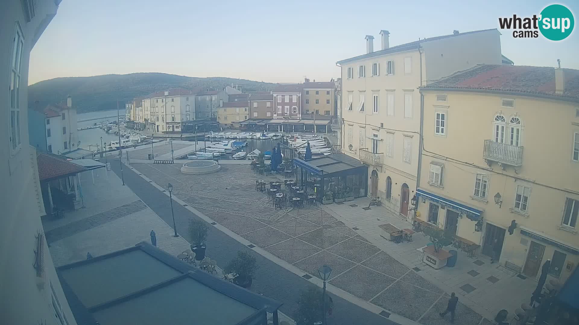 LIVE cam Cres città – piazza principale e “mandrač” – isola di Cherso – Croazia
