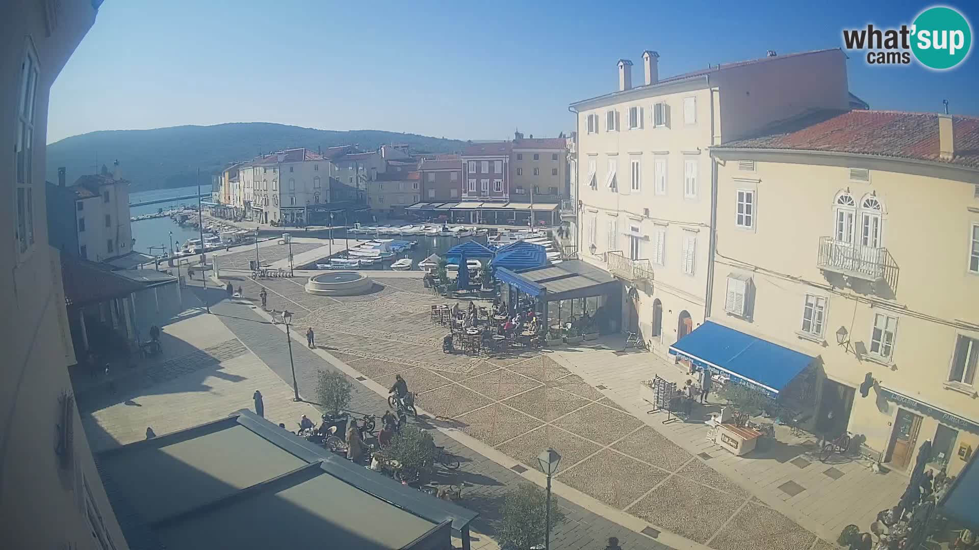 LIVE cam Cres city – place principale et “mandrač” – île de Cres – Croatie