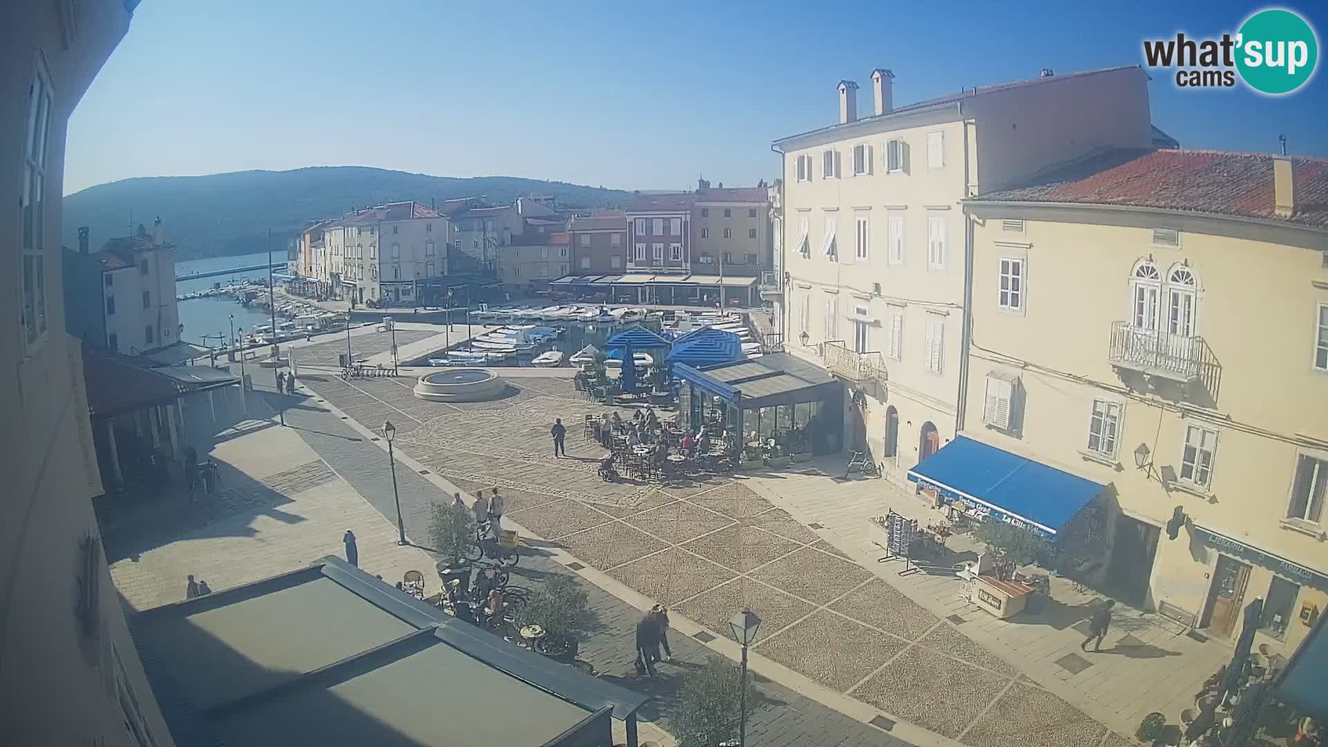 Cámara en vivo ciudad de Cres – plaza principal y “mandrač” – isla de Cres – Croacia