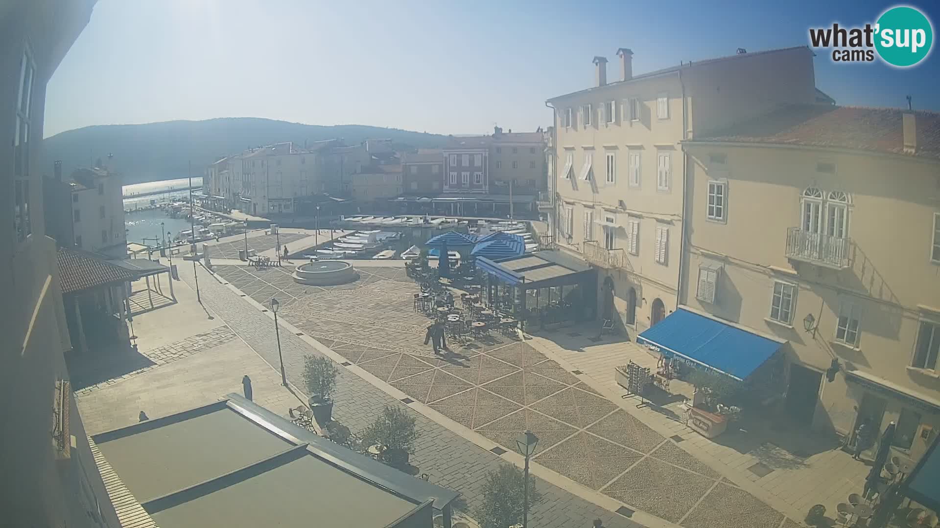 LIVE cam Cres città – piazza principale e “mandrač” – isola di Cherso – Croazia