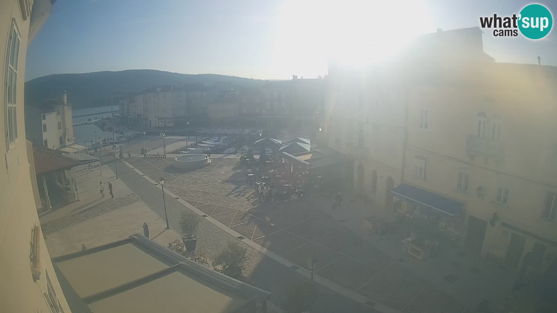 Cámara en vivo ciudad de Cres – plaza principal y “mandrač” – isla de Cres – Croacia