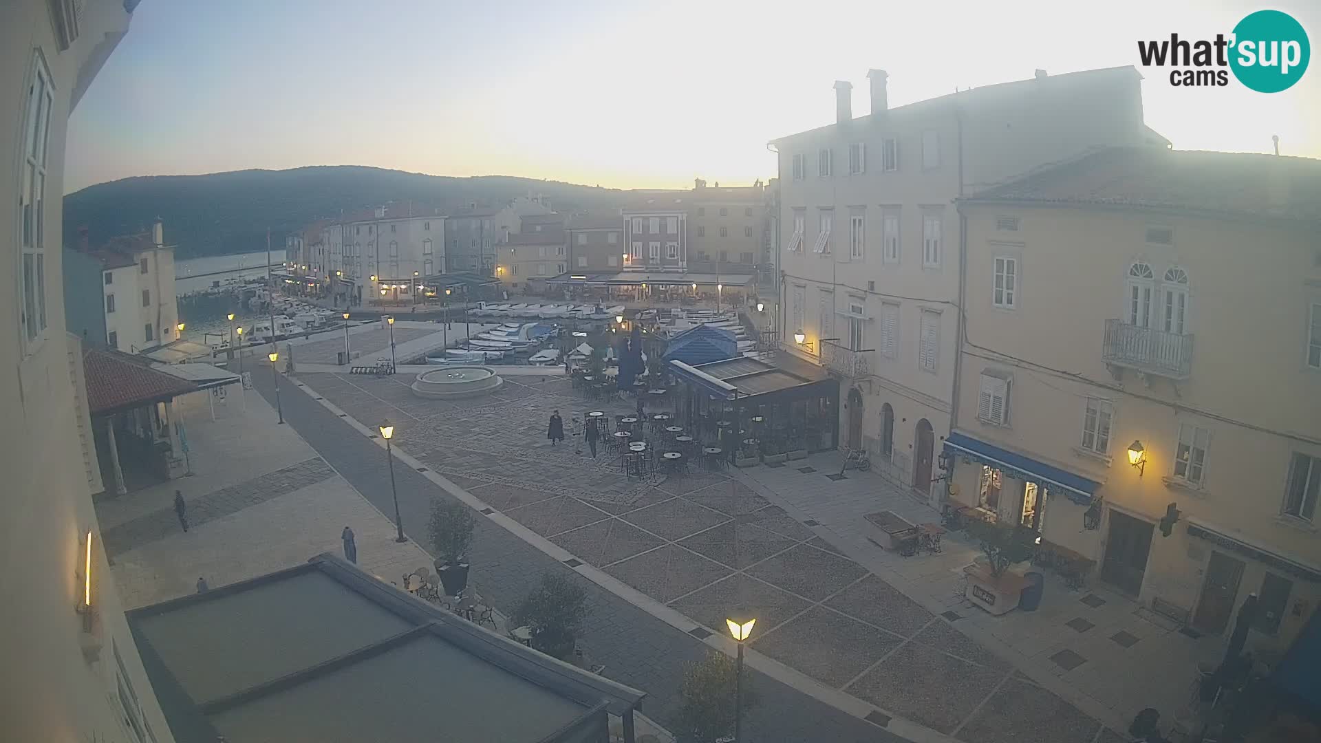 LIVE cam Cres Stadt – Hauptplatz und “mandrač” – Cres Insel – Kroatien
