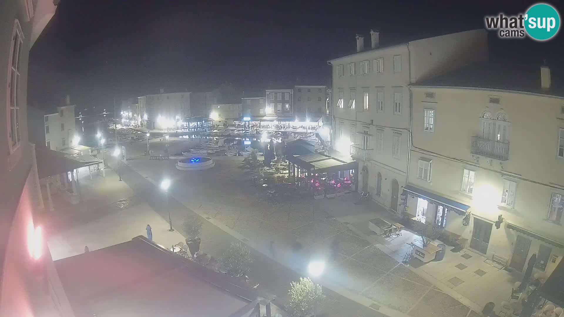 Cámara en vivo ciudad de Cres – plaza principal y “mandrač” – isla de Cres – Croacia