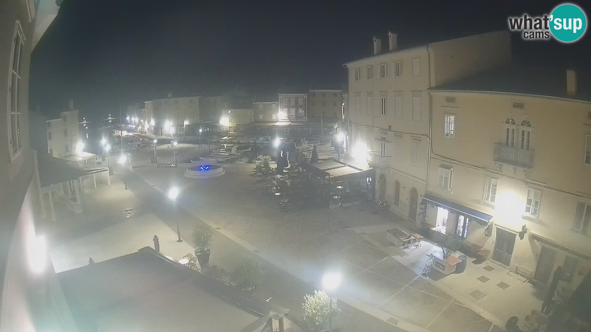 Kamera v ŽIVO Cres mesto – glavni trg in “mandrač” – otok Cres – Hrvaška