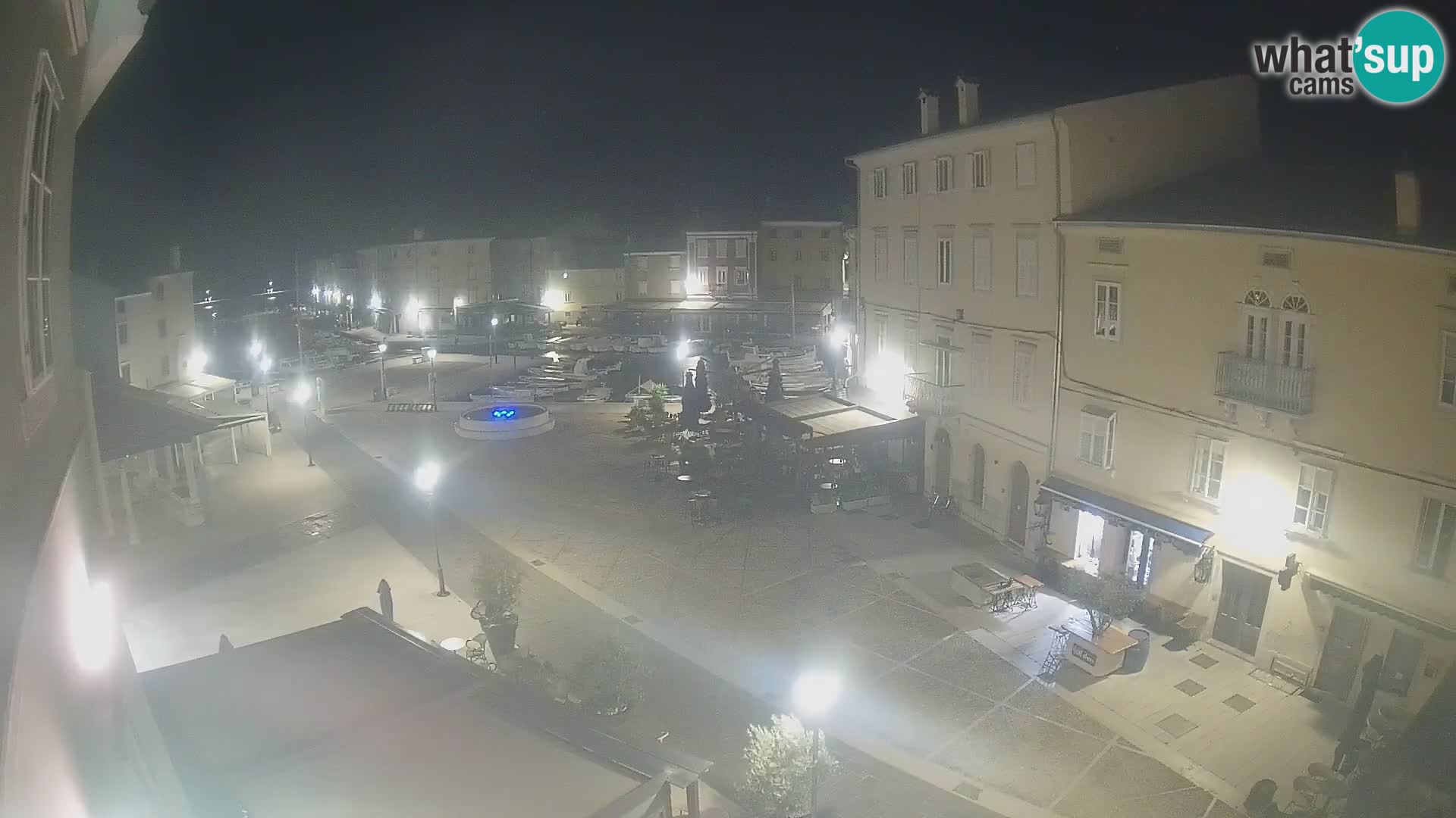 Web kamera Grad Cres – glavni trg i “mandrač” – otok Cres