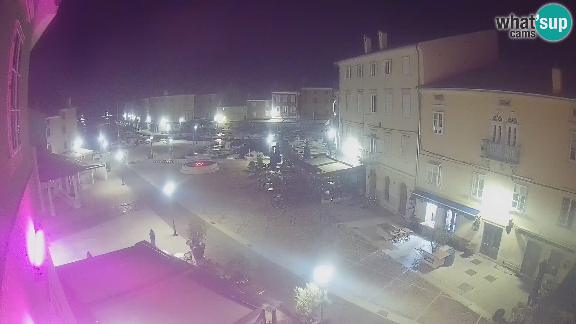 Cámara en vivo ciudad de Cres – plaza principal y “mandrač” – isla de Cres – Croacia