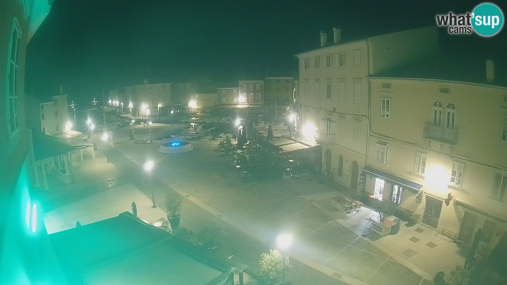Kamera v ŽIVO Cres mesto – glavni trg in “mandrač” – otok Cres – Hrvaška